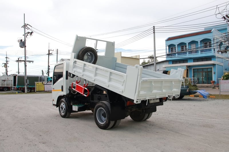 หกล้อดั้มพ์ ISUZU NMR 130 แรง ปี 2563 (2158) หกล้อดั้มพ์ ISUZU NMR 130 แรง ปี 2563 (2158)