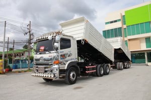 สิบล้อดั้มพ์สามมิตร HINO Fm1a 344 แรง ปี 2566 + หางดั้มพ์ สามเพลา อู่แม็กเทรลเลอร์ ปี 2565 (5411,3778) สิบล้อดั้มพ์สามมิตร HINO Fm1a 344 แรง ปี 2566 + หางดั้มพ์ สามเพลา อู่แม็กเทรลเลอร์ ปี 2565 (5411,3778)