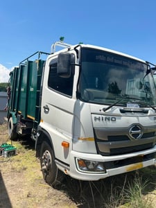 HINO FC 210แรงม้า รถบรรทุก 6ล้อ บรรทุกขยะ ปี2022 เลขไมล์น้อยกว่า 50,000 กม. HINO FC 210แรงม้า รถบรรทุก 6ล้อ บรรทุกขยะ ปี2022 เลขไมล์น้อยกว่า 50,000 กม.