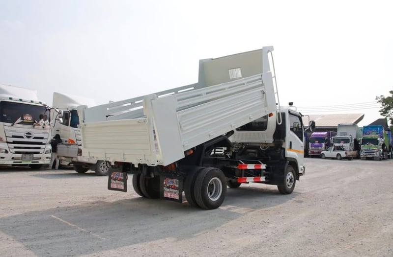 ISUZU FRR 210แรงม้า รถบรรทุก 6ล้อ ดั้มพ์ ปี2023 เลขไมล์ 110,000 กม. ISUZU FRR 210แรงม้า รถบรรทุก 6ล้อ ดั้มพ์ ปี2023 เลขไมล์ 110,000 กม.