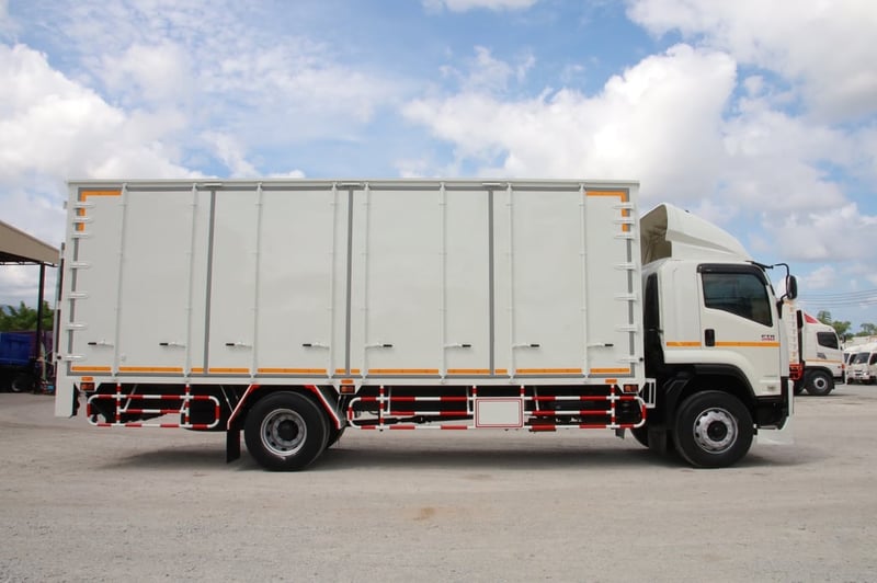 หกล้อตู้สิบบาน ISUZU FTR 240 แรง ปี 2565 (2375)