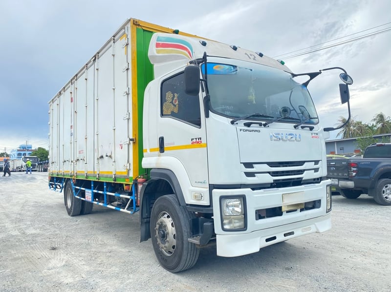 💥รถเข้าใหม่ Vายตัด 1,490,000 บาท💥  หกล้อตู้สิบบาน ISUZU FTR 240 แรง ปี 61 (7819)