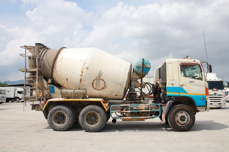 สิบล้อโม่ปูน HINO 330 แรงม้า ปี 55 (0741)