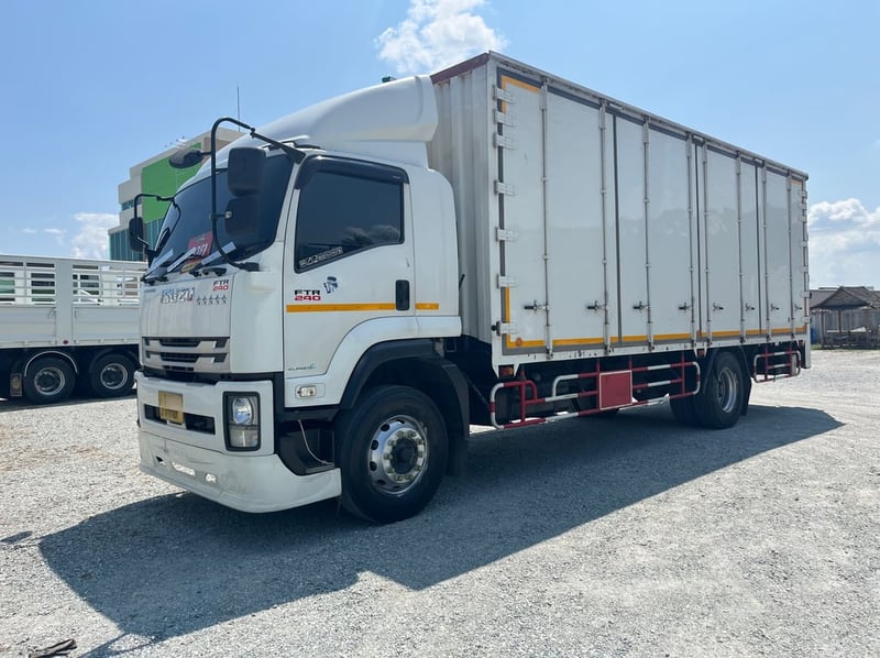 หกล้อตู้สิบบาน ISUZU FTR 240 แรง ปี 2565 (2375)
