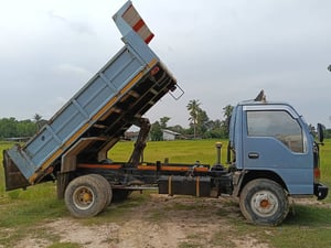 ขาย 6ล้อดั้ม NPR 120แรง รถพร้อมใช้งาน 