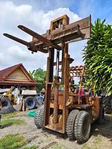 ขายด่วน โฟล์คลิฟท์6ตัน ยกสูง3เมตร ยางดี ใช้งานยกของได้ดี ราคาถูกมากๆ