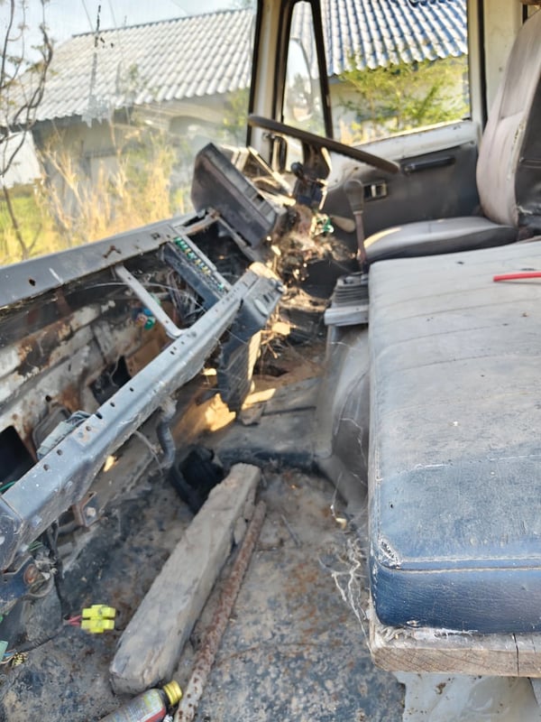 ขายด่วน ISUZU FSR11HK 160แรงม้า รถ6ล้อ บรรทุกน้ำ6,000ลิตร ปี1996 เล่มทะเบียนพร้อม รถใช้งานได้ ในราคาถูกมาก