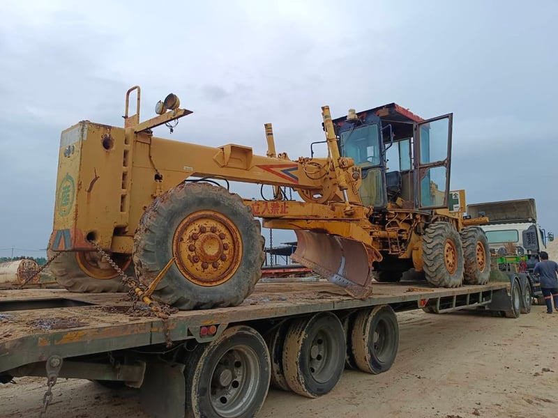 ขอยกประโยชน์ให้นักปั้นค่ะ รถเกรดKomatsu GD705-4 สภาพบอดี้โดยรวมสวยแห้งเดิมๆ เอวอ่อน ใบมีด14ฟุต ราคาเบาๆ