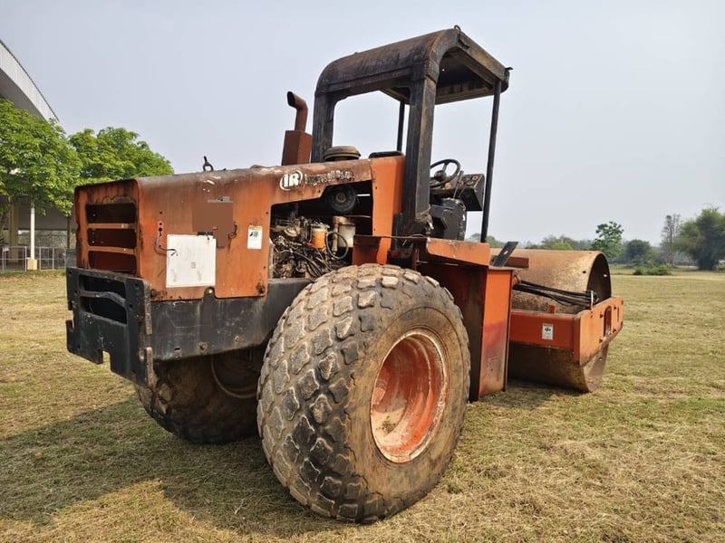 ขายด่วน รถบดอิงเกอร์โซแลนด์ รุ่นพิมพ์นิยม SD100D ตูดเท เอกสารเล่มทะเบียน รถใช้งานได้ ราคาถูกมากๆ