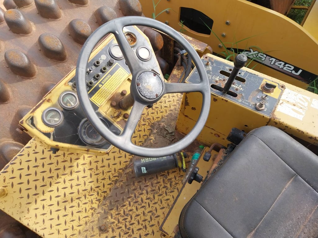 CAT CS563 ล้อหนาม 2เพลา เอกสารเล่มทะเบียน สภาพเก่านอกสวยเดิมๆ ใช้งานได้ดี อึดถึกทน ราคาถูกมาก