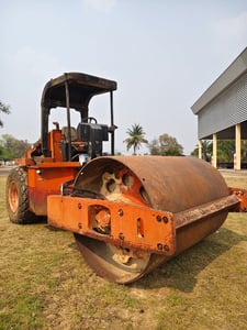 ขายด่วน รถบดอิงเกอร์โซแลนด์ รุ่นพิมพ์นิยม SD100D ตูดเท เอกสารเล่มทะเบียน รถใช้งานได้ ราคาถูกมากๆ