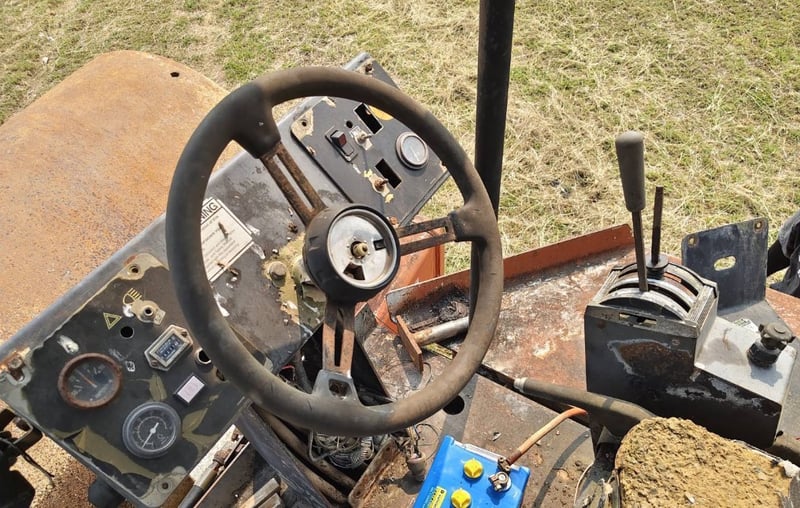 ขายด่วน รถบดอิงเกอร์โซแลนด์ รุ่นพิมพ์นิยม SD100D ตูดเท เอกสารเล่มทะเบียน รถใช้งานได้ ราคาถูกมากๆ