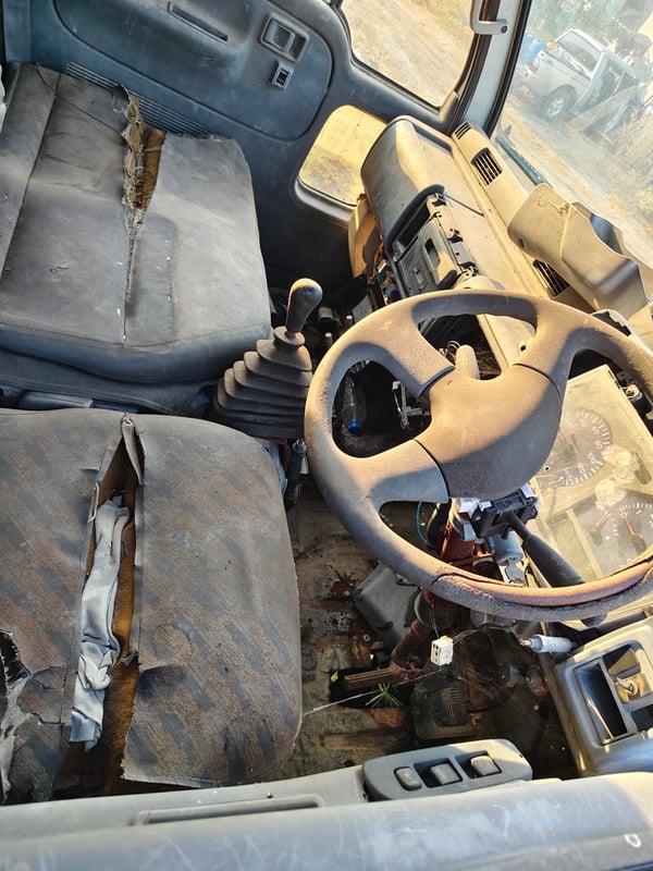 ISUZU แอ๊ว ยกหัวนิสสัน เครื่อง4BB1 หกล้อ ดั้มพ์ คัทซีดี ขับใช้งานยกดั้มได้ ราคาประหยัด