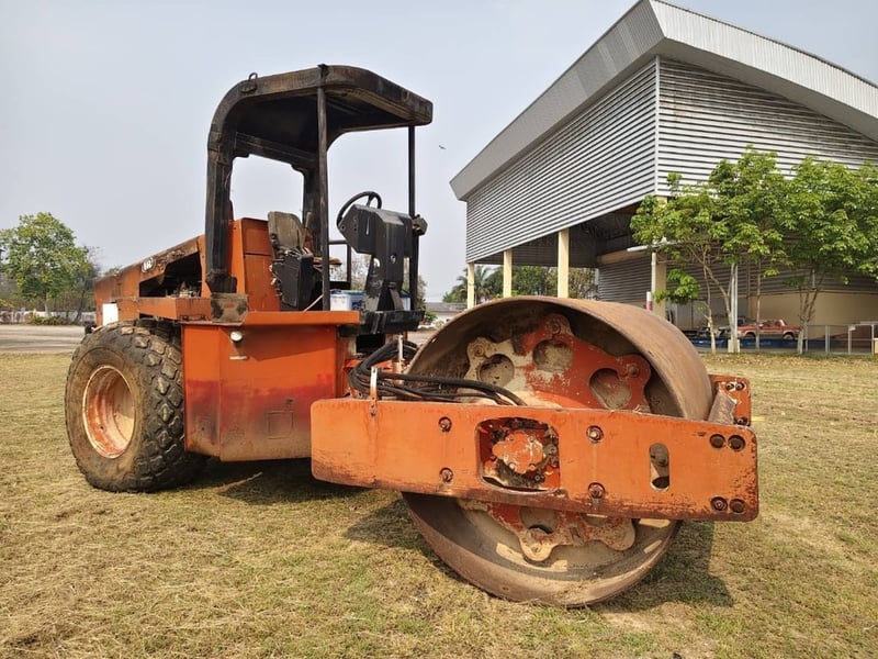 ขายด่วน รถบดอิงเกอร์โซแลนด์ รุ่นพิมพ์นิยม SD100D ตูดเท เอกสารเล่มทะเบียน รถใช้งานได้ ราคาถูกมากๆ