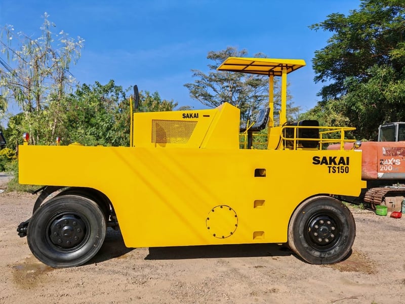 รถบด9ล้อยาง สภาพสวย ยางดี เบรคดี มีระบบสเปร์ยน้ำ เล่มทะเบียนพร้อมโอน ลงงานได้เลย ราคาเบาๆ