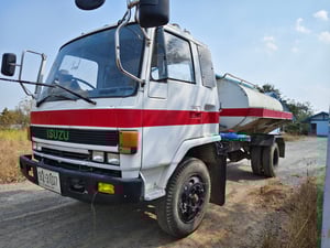 ขายด่วน ISUZU FSR11HK 160แรงม้า รถ6ล้อ บรรทุกน้ำ6,000ลิตร ปี1996 เล่มทะเบียนพร้อม รถใช้งานได้ ในราคาถูกมาก
