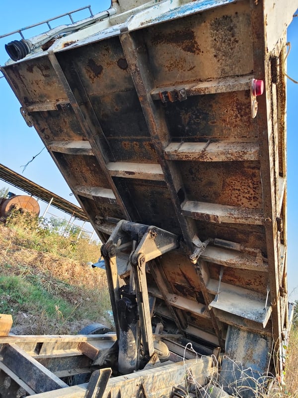 ISUZU แอ๊ว ยกหัวนิสสัน เครื่อง4BB1 หกล้อ ดั้มพ์ คัทซีดี ขับใช้งานยกดั้มได้ ราคาประหยัด