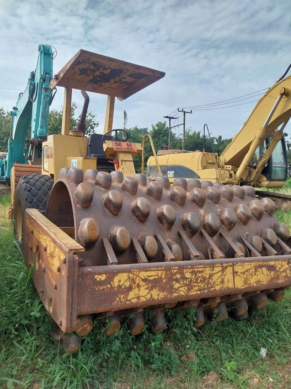 CAT CS563 ล้อหนาม 2เพลา เอกสารเล่มทะเบียน สภาพเก่านอกสวยเดิมๆ ใช้งานได้ดี อึดถึกทน ราคาถูกมาก