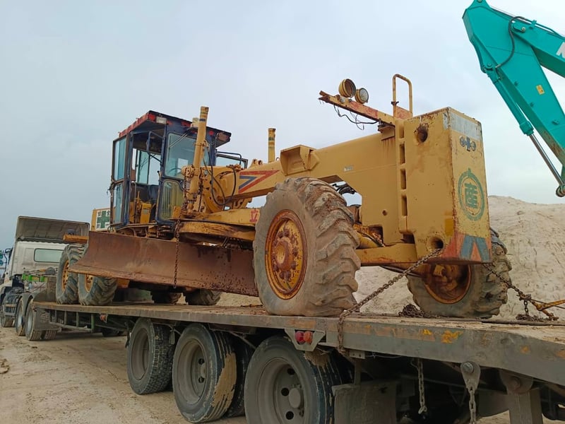 ขอยกประโยชน์ให้นักปั้นค่ะ รถเกรดKomatsu GD705-4 สภาพบอดี้โดยรวมสวยแห้งเดิมๆ เอวอ่อน ใบมีด14ฟุต ราคาเบาๆ