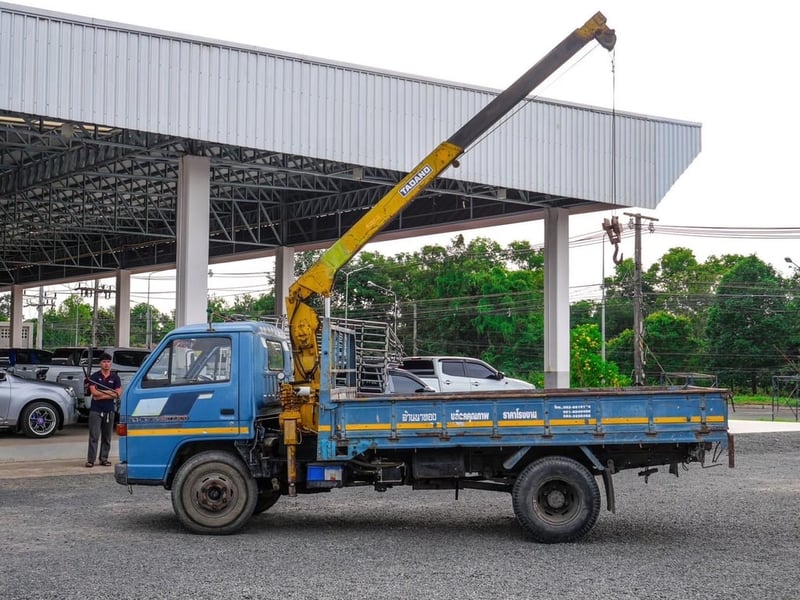 6ล้อ กระบะบรรทุก+เครน 2ตัน 3ปอก