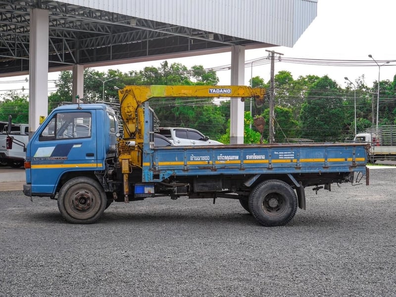 6ล้อ กระบะบรรทุก+เครน 2ตัน 3ปอก