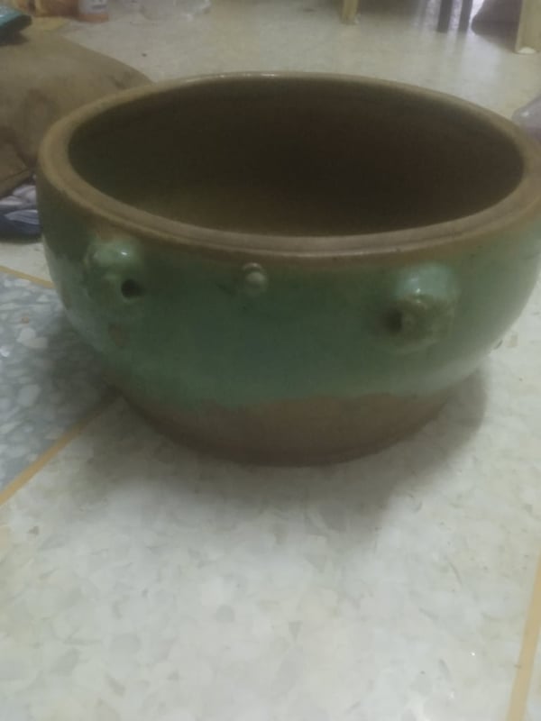 โถพลูกระเบื้องโบราณสีเขียวไข่กาทรงกลอง