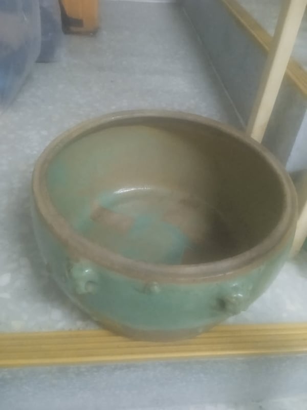 โถพลูกระเบื้องโบราณสีเขียวไข่กาทรงกลอง