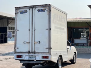 Toyota Revo 2.4 ตู้แห้ง 