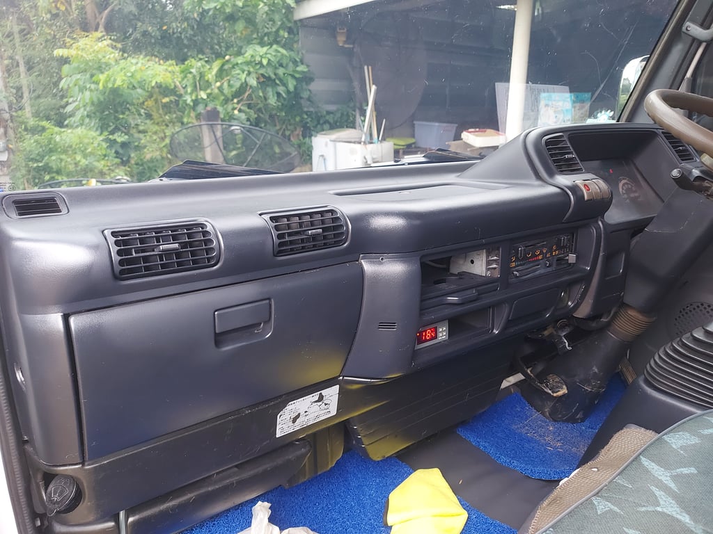 ขาย nkr 4 ล้อกลาง  195,000บาท ตามสภาพ ต่อรองได้ตามสมควร