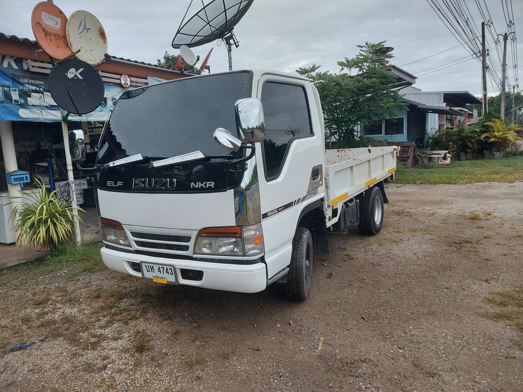 ขาย nkr 4 ล้อกลาง  195,000บาท ตามสภาพ ต่อรองได้ตามสมควร