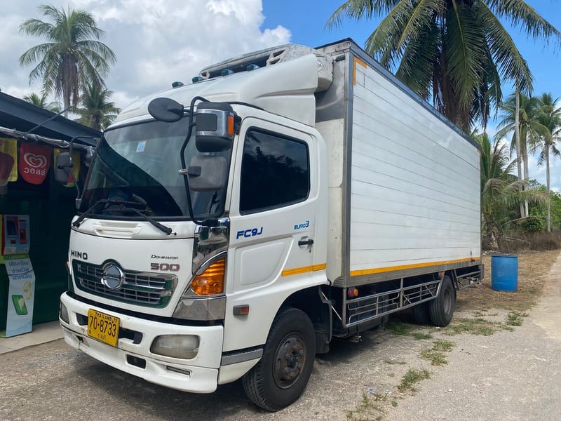 HINO FC 175 แรงม้า รถบรรทุก 6 ล้อ ตู้เย็น ปี62 ขายดาวน์ 1,200,000 บาท