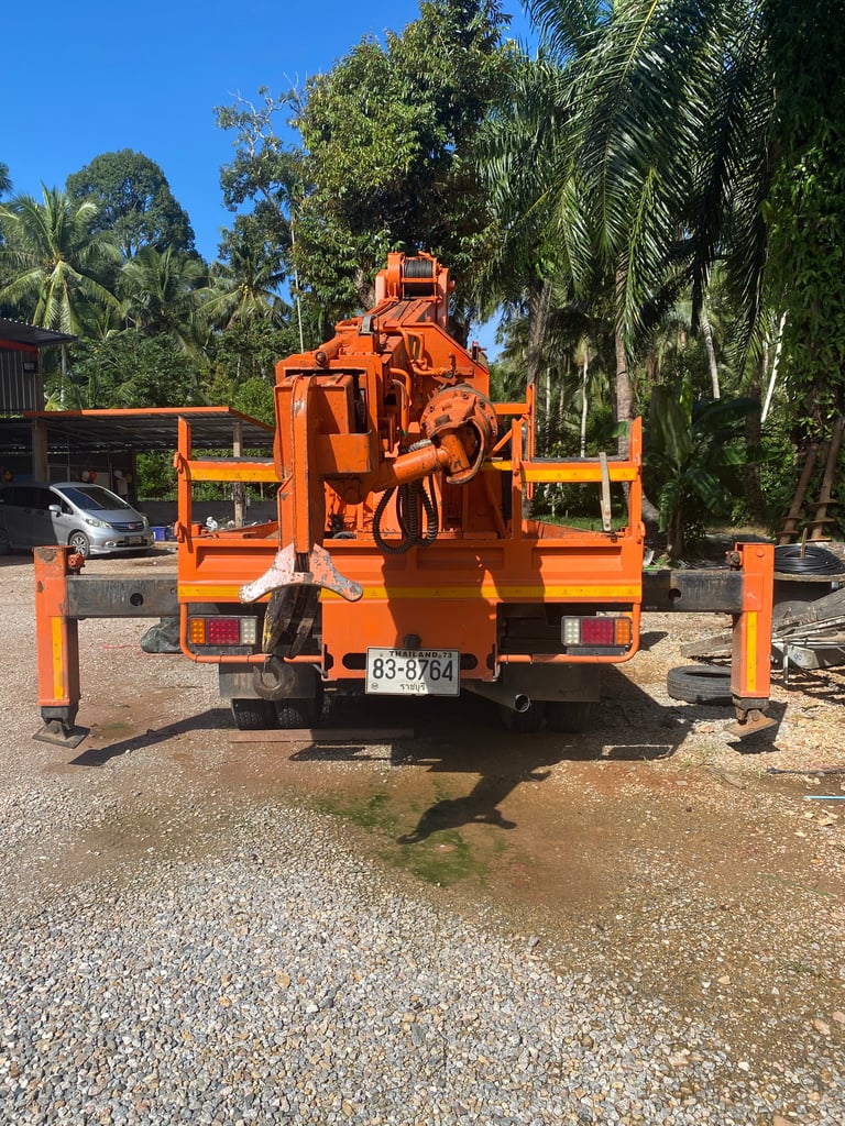 HINO FD2JLB 210 แรงม้า รถบรรทุก 6 ล้อ ปี2011 (ขายเฉพาะ หัวแชสซีส  แท่นเจาะเสาไฟฟ้าไม่ขาย) เลขไมล์ 273,846 กม. HINO FD2JLB 210 แรงม้า รถบรรทุก 6 ล้อ ปี2011 (ขายเฉพาะ หัวแชสซีส  แท่นเจาะเสาไฟฟ้าไม่ขาย) เลขไมล์ 273,846 กม.