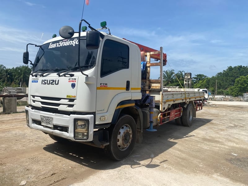 ISUZU FTR 240HP รถบรรทุก 6 ล้อ กระบะติดเครน ปี2017 พร้อมใช้งาน ISUZU FTR 240HP รถบรรทุก 6 ล้อ กระบะติดเครน ปี2017 พร้อมใช้งาน