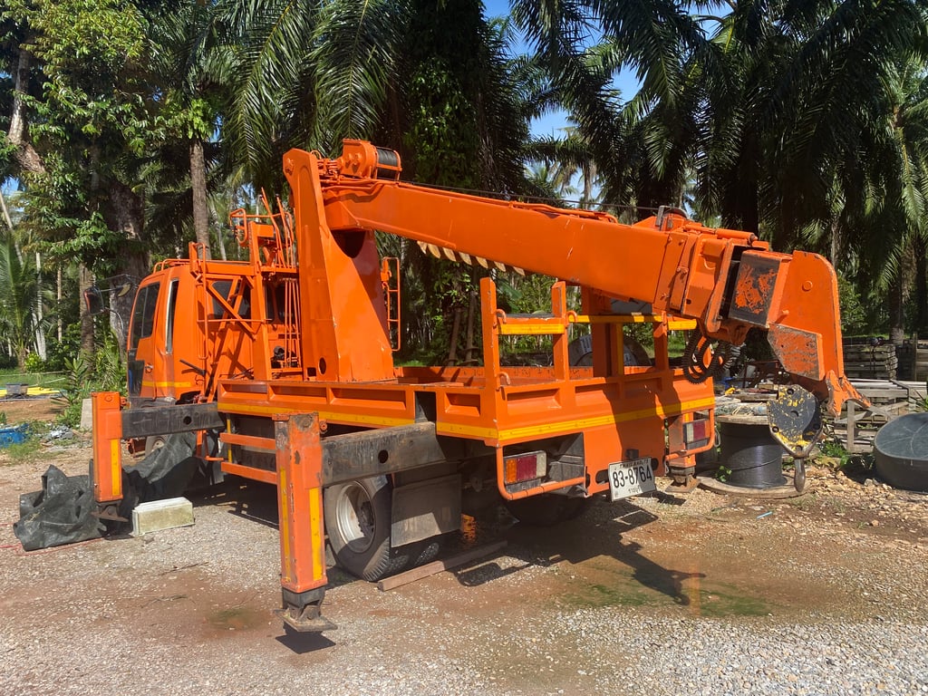 HINO FD2JLB 210 แรงม้า รถบรรทุก 6 ล้อ ปี2011 (ขายเฉพาะ หัวแชสซีส  แท่นเจาะเสาไฟฟ้าไม่ขาย) เลขไมล์ 273,846 กม. HINO FD2JLB 210 แรงม้า รถบรรทุก 6 ล้อ ปี2011 (ขายเฉพาะ หัวแชสซีส  แท่นเจาะเสาไฟฟ้าไม่ขาย) เลขไมล์ 273,846 กม.