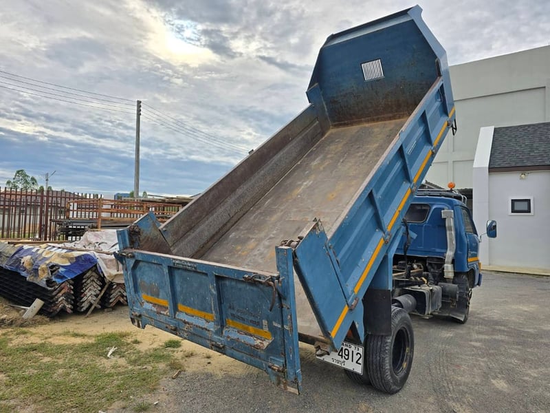 ขายรถบรรทุก ISUZU KS22 พร้อมดั๊มพ์ใช้งานได้จริง