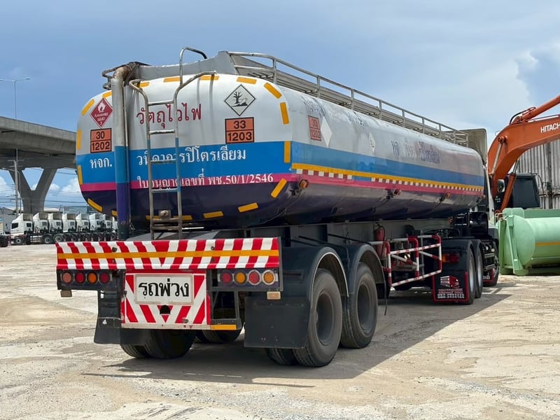 หางแท็งค์น้ำมัน 2 เพลา ปี40 ราคา 250,000 บาท 