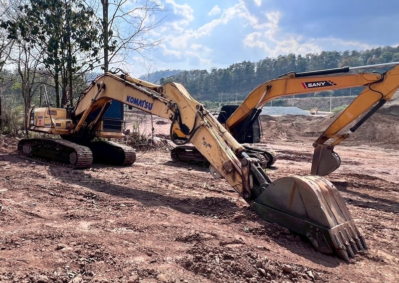 KOMATSU 210-8 mo กล้องหลัง ไฟฟ้าครบ รถพร้อมทำงาน เอกสารเล่มทะเบียน 