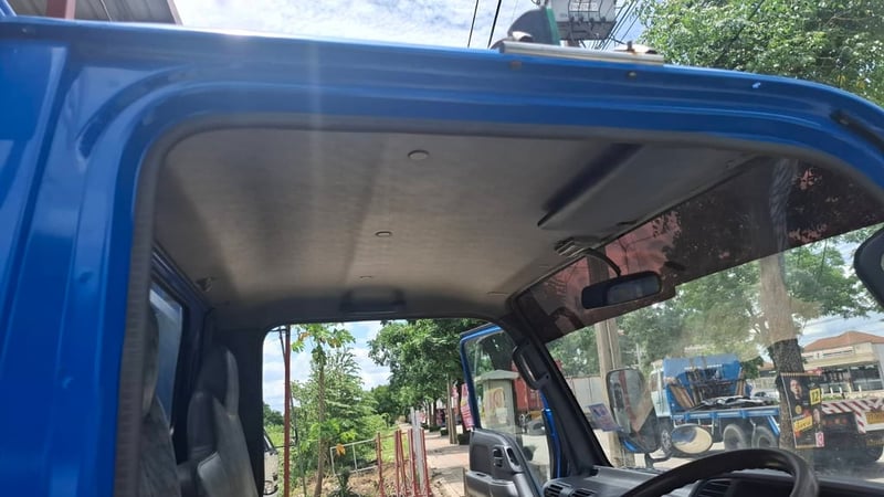 Isuzu NKR รถปี48 มีลิฟท้าย กระบะยาว3.50 ม. กระบะกว้าง 1.84 ม. Isuzu NKR รถปี48 มีลิฟท้าย กระบะยาว3.50 ม. กระบะกว้าง 1.84 ม.