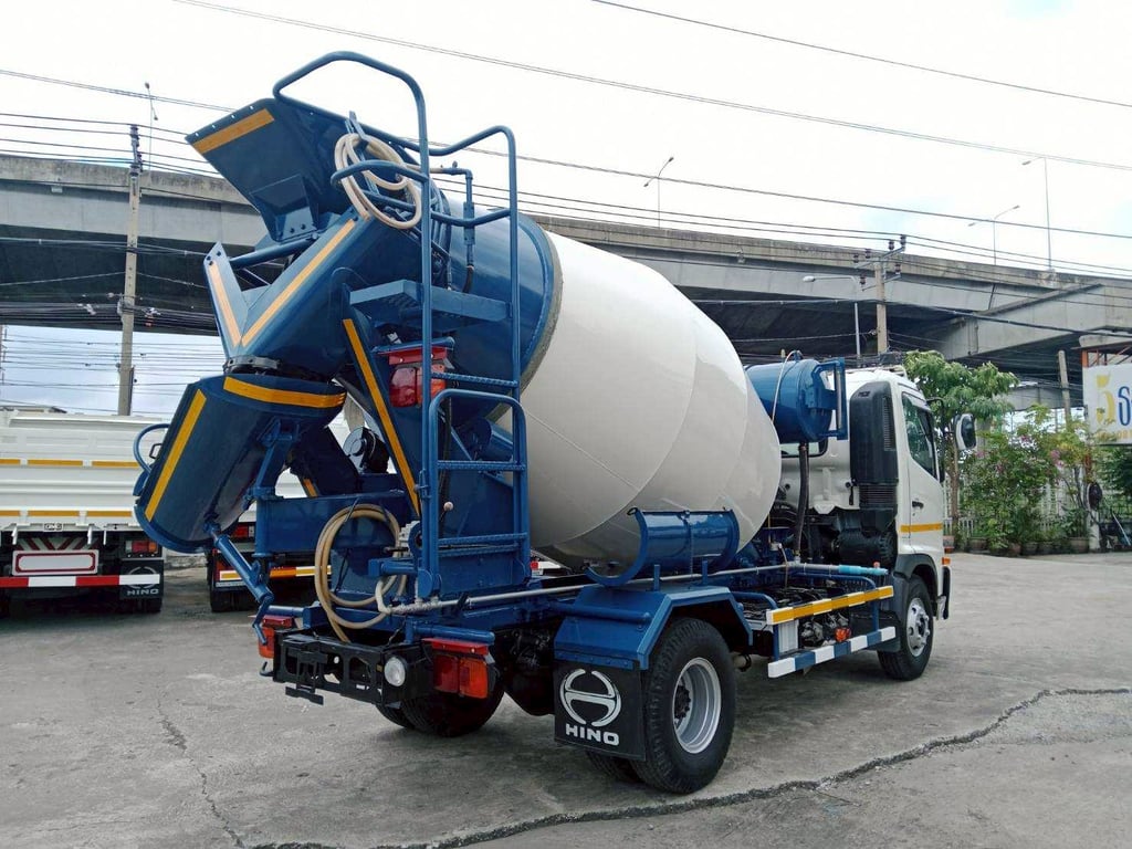 Hino 6 ล้อ FC9J175แรง ปี65 โม่ปูน 3.5 คิว ราคา1,250,000บาท Hino 6 ล้อ FC9J175แรง ปี65 โม่ปูน 3.5 คิว ราคา1,250,000บาท
