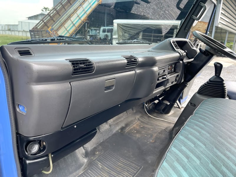 6 ล้อตู้แห้ง ISUZU NQR ปี 2547 เครื่อง 150