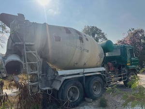 Nissan UD โม่ปูน 7 คิวปีเก่า ขายตามสภาพ