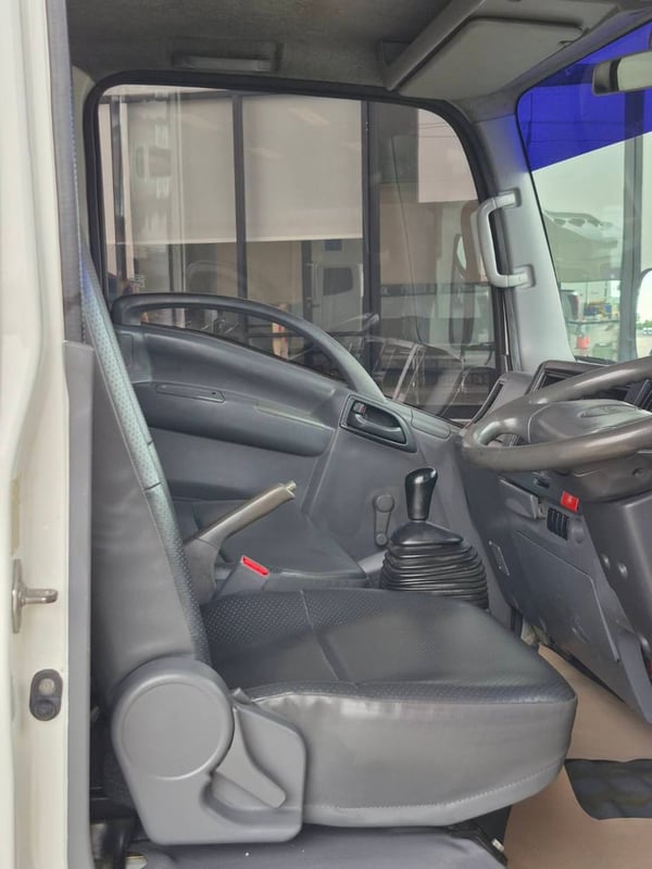 ISUZU NLR130 ปี58 ตู้แห้ง ยาว3เมตร 