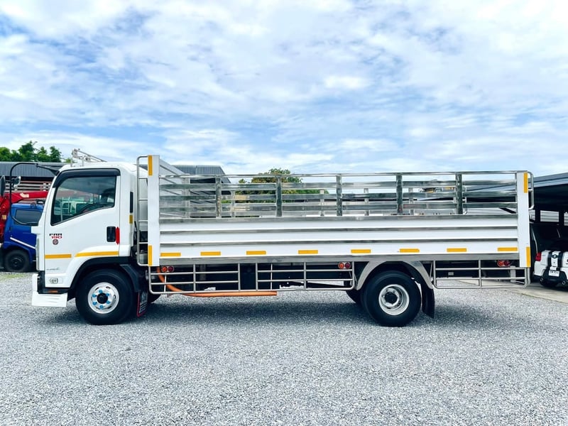 6 ล้อ ISUZU FRR 190 แรง เทอร์โบ ปี60 กระบะสแตนเลสทั้งลูก ยาว 5.60 กว้าง 2.20 สูง 1.30 เมตร 