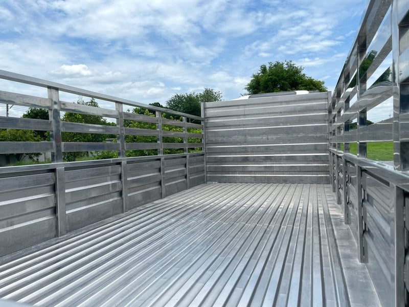 6 ล้อ ISUZU FRR 190 แรง เทอร์โบ ปี60 กระบะสแตนเลสทั้งลูก ยาว 5.60 กว้าง 2.20 สูง 1.30 เมตร 