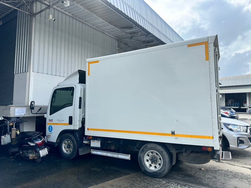 Isuzu NLR 4 ล้อตู้ทึบ ปี64 ไมล์แสนนิดๆ (เจ้าของขายเอง)