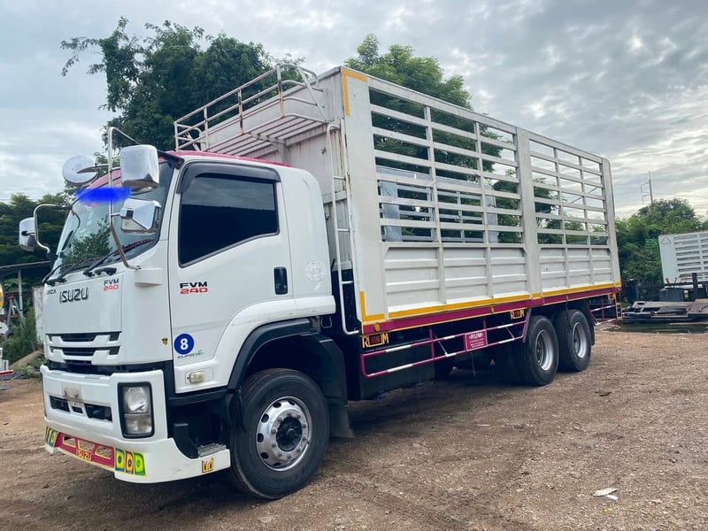 Isuzu FVM 240 เเรง  เพลาเดียว 7.8เมตรปี 61 ราคา 1,300,000 บาท 