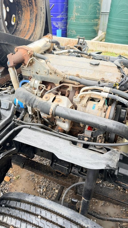 Isuzu 6 ล้อ  NPR150 แรง ปี 57 