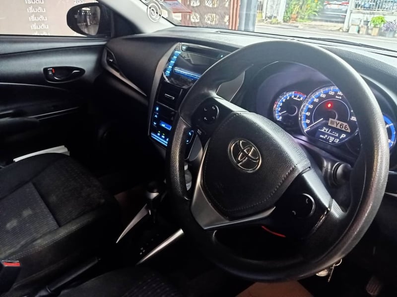 Toyota Yaris E ปี18 (เจ้าของขายเอง)
