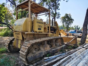 KOMATSU D50A รถดันดินรุ่นคลาสสิก KOMATSU D50A รถดันดินรุ่นคลาสสิก