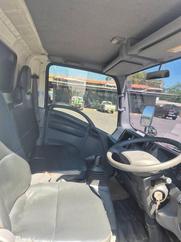Isuzu NLR130 ตู้ทึบ ปี63 Isuzu NLR130 ตู้ทึบ ปี63